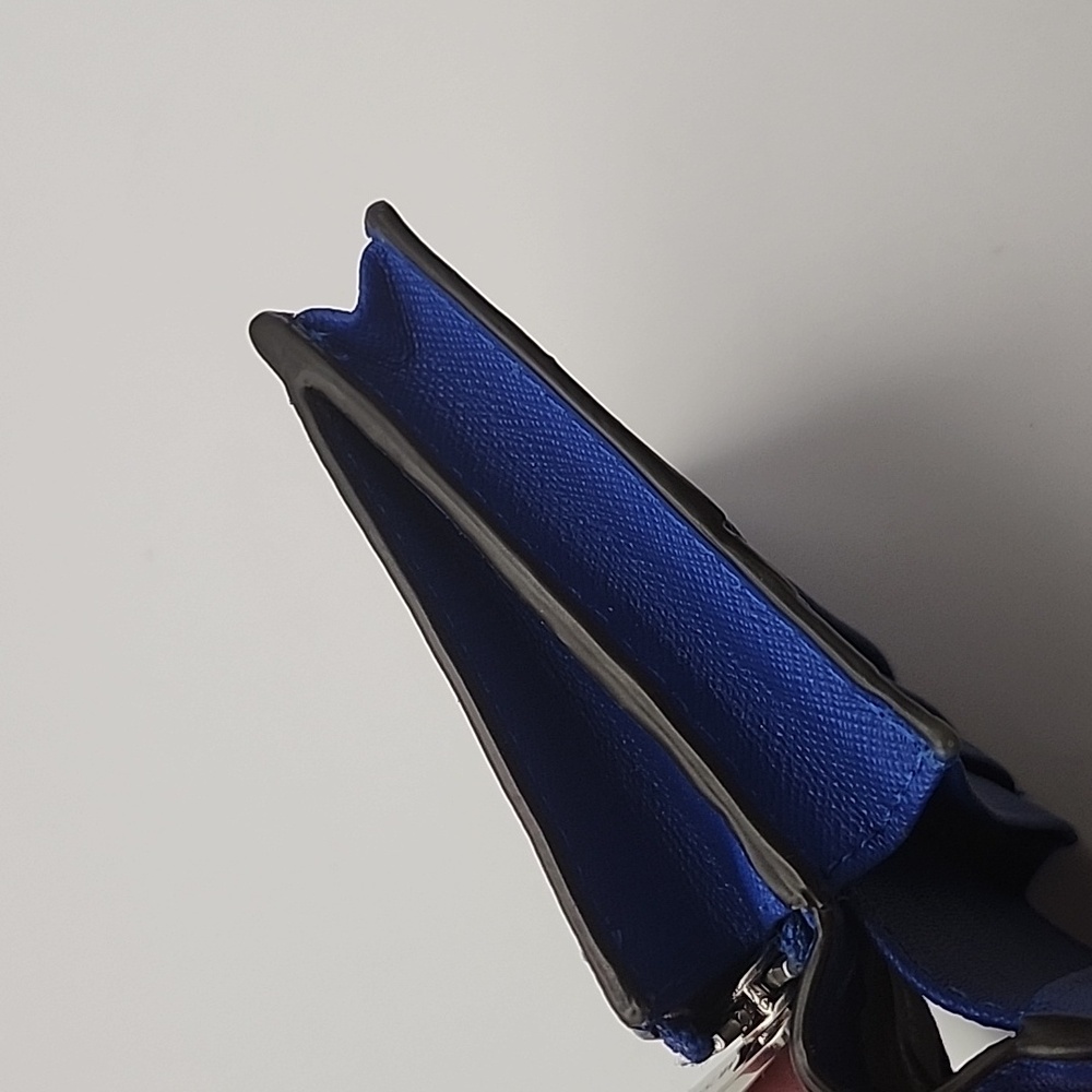 Michael Kors Bifold w/ Coin Zip Pocket Blue Silver Hardware - Picture 11 of 17